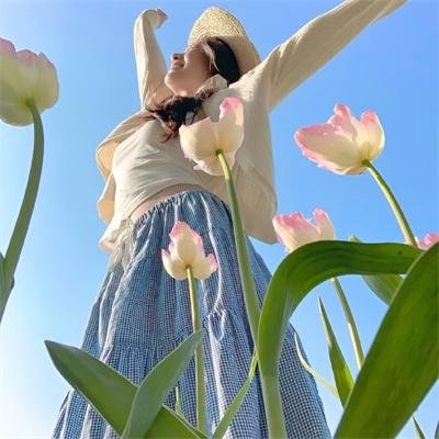 她已身登青云梯